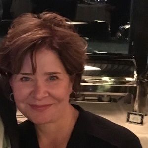 Meet your Posher, Mona